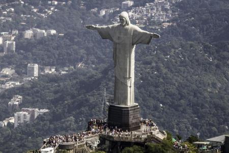 Das Wahrzeichen Rio de Janeiros ist der Cristo Redentor. Das Monument wurde 1932 eingeweiht. Es ist 32 Meter hoch und seit 2...