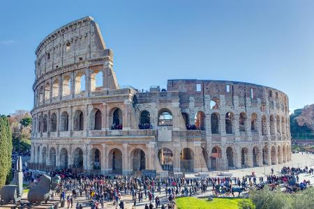 Das größte geschlossene Bauwerk der Römer war das Kolosseum, welches im Jahre 79 n. Christus fertiggestellt wurde. Insgesamt...