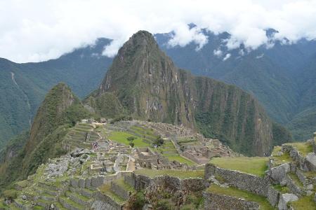 Machu Picchu nennt man auch die Stadt in den Wolken. Der Inkaherrscher Pachacútec Yupanqui hat sie 1440 errichten lassen. Si...