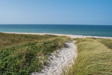 Borkum ist die größte der bewohnten ostfriesischen Inseln. Lange und feine Sandstrände lassen Südseefeeling aufkommen. Beson...