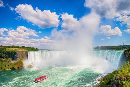 Die Niagarafälle belegen den vierten Platz. Diese befinden sich an der Grenze zwischen dem Bundesstaat New York und der kana...