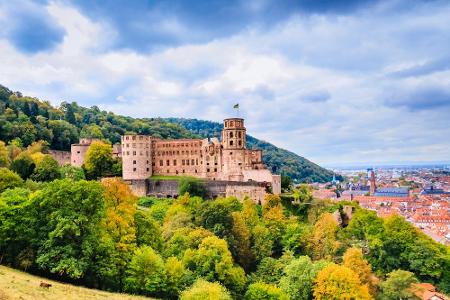 Die Stadt Heidelberg hat ebenfalls ein wunderschönes Schloss in petto. Über der Altstadt thront das Heidelberger Schloss, we...