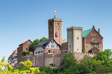 Die Wartburg ist die erste deutsche Burg, die zum UNESCO-Weltkulturerbe ernannt wurde. Vielen ist sie noch vom Geschichtsunt...