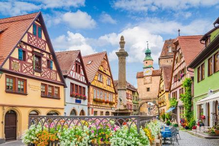 Die Kleinstadt Rothenburg ob der Tauber ist wahrlich wie aus einem Märchen. Tatsächlich diente die bayerische Stadt häufig a...