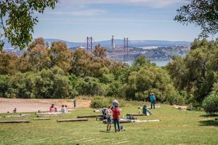Die wunderschöne Skyline von Portugals Hauptstadt Lissabon können Anwohner und Touristen vom Parque Florestal de Monsanto au...