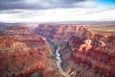 Die größte Schlucht der Welt ist der Grand Canyon. Dieser misst an der breitesten Stelle 28 Kilometer. Nur wenige Besucher t...