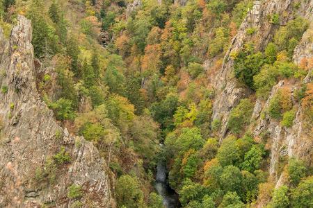 Im Harz gibt es ebenfalls eine Schlucht zu bestaunen. Zwischen Thale und Treseburg türmen sich bis zu 230 Meter hohe Felswän...