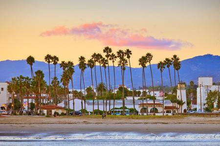 An der Pazifikküste der USA, genauer gesagt am Strand von Santa Barbara, kaufte Pitt im Jahr 2000 ein 