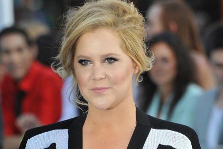 Gemeinsam mit ihren Freunden Bridget Everett, Rachel Feinstein, und Keith Robinson trifft sich US-Comedy-Star Amy Schumer (3...