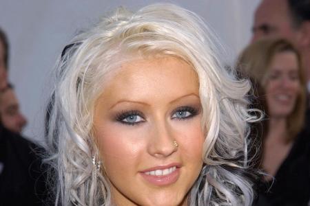 Und auch Christina Aguilera hat sich von ihren Mini-Linien über den Augen verabschiedet - 2003 sah das allerdings noch ander...