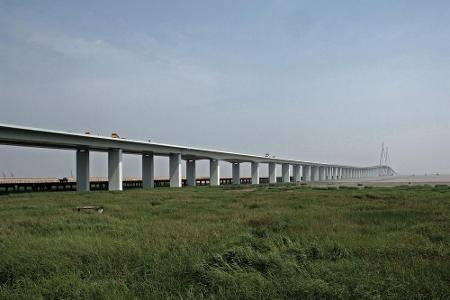Gewaltig: Die Brücke Hangzhou Wan Daqiao ist mit gut 35,7 Kilometern die weltweit zweitlängste Brücke, die über offene See f...