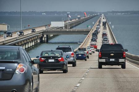 Bis zum Horizont: Der Lake Pontchartrain Causeway bei New Orleans erstreckt sich über 38,4 Kilometer und ist damit die zweit...