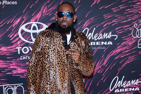 Für Sänger R. Kelly (52) wurde es in diesem Jahr eng. Nachdem eine Dokumentation erschien, die bisherige Anschuldigungen sex...