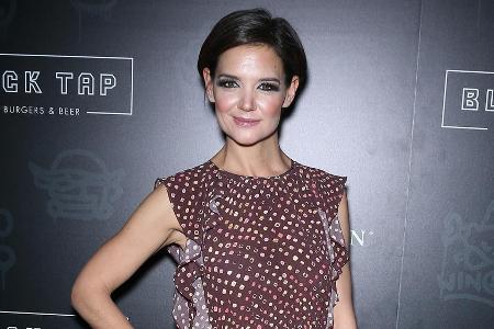 Katie Holmes steht der freche Pixie Cut ausgezeichnet