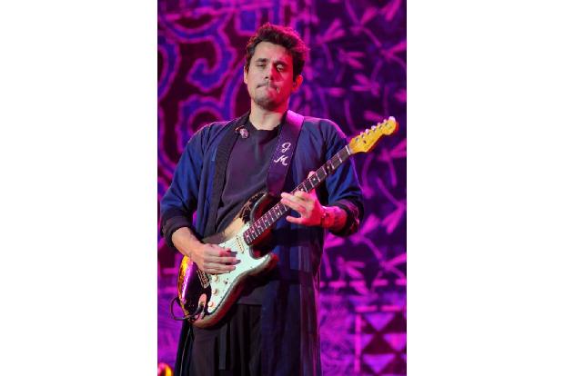 ...postete John Mayer auf Twitter, seit einem Jahr trocken zu sein: 