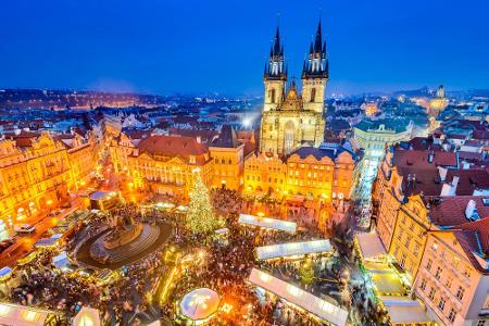 Prag ist eine Stadt, die man zu jeder Jahreszeit besuchen kann. Im Winter sind überall wunderschöne Lichterketten angebracht...
