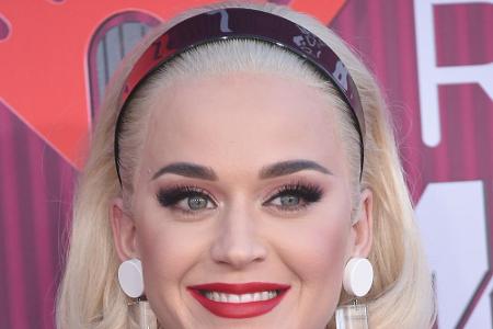 Den wohl längsten Streit gab es mit Katy Perry (34). Alles fing damit an, dass Taylor ihrer Kollegin Background-Tänzer gesto...