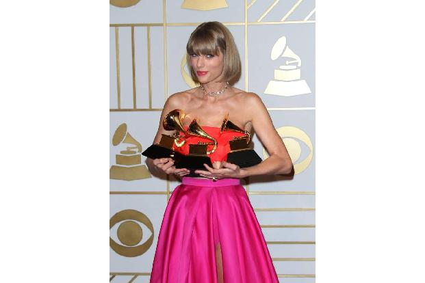 Taylor Swift kann zudem bislang zehn Grammys ihr eigen nennen, war gleich mehrere Dutzend Mal nominiert. Im Februar könnten ...