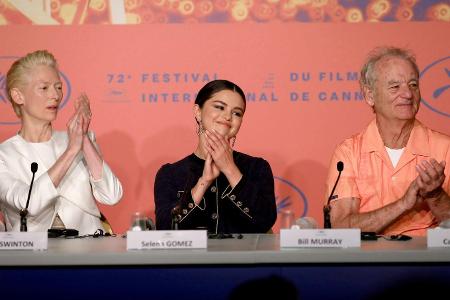 Gemeinsam mit Bill Murray, Tilda Swinton (links) und Regisseur Jim Jarmusch hatte Gomez in Cannes ihren neuen Film 