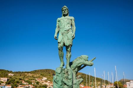 Eine der Ionischen Inseln ist Ithaka. Wie Homer geschrieben hat, soll auch die Heimat von Odysseus Ithaka geheißen haben. Ob...