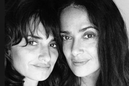 Natürlichkeit im Doppelpack: Penélope Cruz teilt ein Selfie mit ihrer Schauspielkollegin Salma Hayek - natürlich beide unges...
