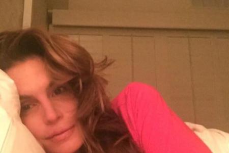 Topmodel Cindy Crawford teilt gerne auf ihrem Twitter-Account Selfies mit ihren Fans. Besondere Highlights sind die Aufnahme...