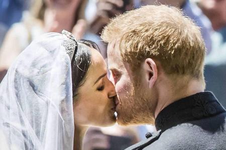 Der romantische Höhepunkt einer großen Liebe: Prinz Harry (33) und Herzogin Meghan (36) sind endlich Mann und Frau. Hoffentl... Der romantische Höhepunkt einer großen Liebe: Prinz Harry (33) und Herzogin Meghan (36) sind endlich Mann und Frau. Hoffentl...