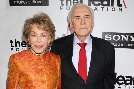 Kirk Douglas (101) und seine Anne (98) sind bereits unglaubliche 54 Jahre miteinander verheiratet.