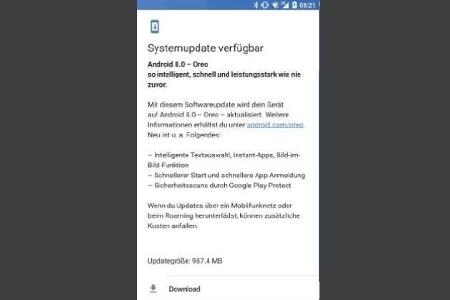 Als erstes spielt man die neueste Android-Version auf.