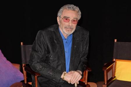 Burt Reynolds, Robbie Williams oder Andre Agassi - sie allen kämpfen gegen den Haarausfall und stehen offen zu ihrem kleinen...