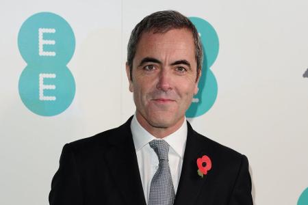 Schauspieler James Nesbitt (53) ist so zufrieden, dass er sogar Testimonal seiner Haarklinik wurde: 