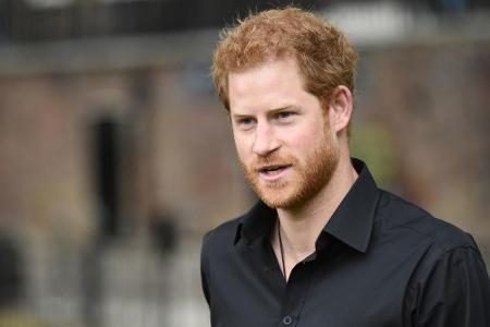Prinz Harry als Retter in der Not: Als er 2012 bei einem Polo-Benefizspiel den Geschäftsmann Bash Kazi nach einem schweren Z...