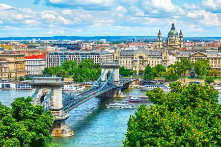 Wer für seinen nächsten Städtetrip noch ein passendes Ziel sucht, sollte Budapest ins Auge fassen. Denn die Wer für seinen nächsten Städtetrip noch ein passendes Ziel sucht, sollte Budapest ins Auge fassen. Denn die