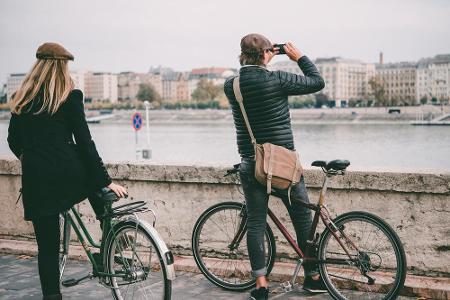 Um die Stadt zu erkunden, bietet sich eine Fahrradtour an. Besonders schön ist eine abendliche Fahrt durch den älteren Stadt...