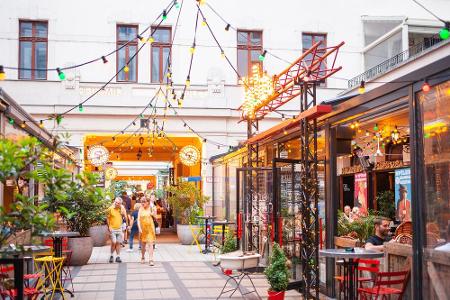 In der Innenstadt befindet sich das Jüdische Viertel. Der Stadtteil entwickelte sich zum absoluten Trendbezirk. Hier gibt es...