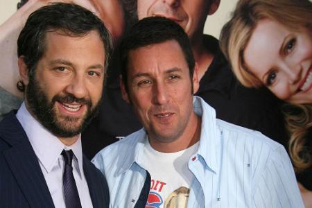 Sie sind beide bis heute auf Komödien spezialisiert: Adam Sandler und Judd Apatow. Vor 20 Jahren, als sie beide noch als Sta...