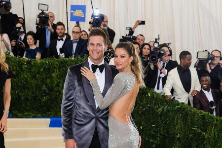 Mit ihren 1,80 Metern war es für Gisele Bündchen (39) sicher keine einfache Aufgabe, einen Mann zu finden, an den sie sich a...