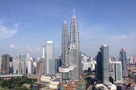 Platz 15: Petronas Towers, Kuala Lumpur (452 Meter): Die beiden Zwillingstürme in der malaysischen Hauptstadt wurden im Jahr...