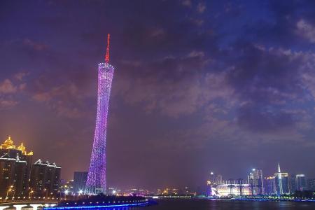 Platz 5: Canton Tower, Guangzhou (600 Meter): Der Wolkenkratzer in Südchina fällt durch seine besondere Architektur auf: Sei...