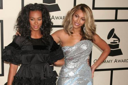 Beyoncé Knowles (r.) ist ein echter Mega-Star und seit Jahrzehnten nicht mehr aus dem Musikgeschäft weg zu denken. Davon kan...