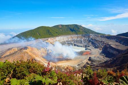 In Costa Rica gibt es über 100 Vulkane - manche sind sogar noch aktiv. Umgeben von wunderschönen Nationalparks kann man eine...
