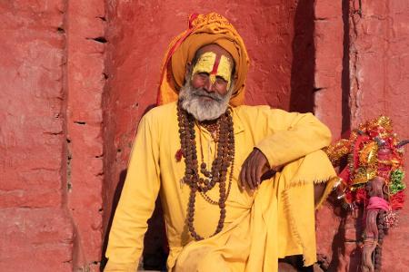 Nepal ist ein sehr religiöses Land, das vom Hinduismus beherrscht wird. Lebensmittel, die jemand mit dem Mund berührt hat, d...