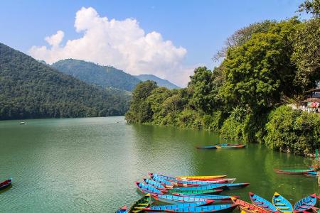 Pokhara ist der Ausgangspunkt für viele Wanderungen. Danach lässt es sich wunderbar am Phewa-See entspannen. Wer sich nicht ...