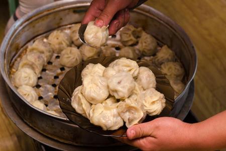 Fleischliebhaber sind in der Mongolei an der richtigen Adresse. Buuds ist eines der beliebtesten Gerichte. Dabei handelt es ...