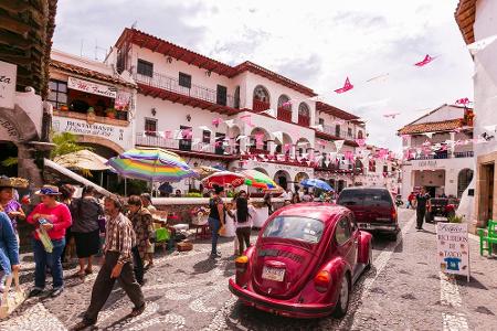 Die magische Stadt Taxco ist bekannt für die großen Silbermärkte und seine Kunsthandwerker. Die Häuser schmiegen sich an ein...