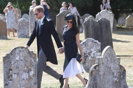 Herzogin Meghan trug bei einer Hochzeit, die sie mit Prinz Harry besuchte, keine Strumpfhose - doch das ist bei weitem nicht...