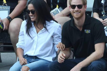 Bei den Invictus Games 2017 zeigte sich Meghan zum ersten Mal an Harrys Seite - und beging gleich einen doppelten Fauxpas: S...