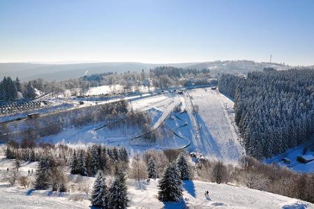 Minimal günstiger kommen Skifahrer in Nordrhein-Westfalen weg, im Skigebiet Winterberg. Kostenpunkt für einen Tag: Knapp 73 ...