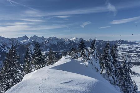 Ein Paradies für Skihasen ist Schwangau. Sensationelle 25 Euro für den Tages-Skipass bescheren dem Ort Platz fünf und somit ...