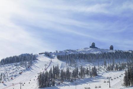 Ins Skigebiet Großer Arber zieht es Jahr für Jahr Groß und Klein. Mit knapp 18 Euro für die Unterkunft und 35 Euro für den S...